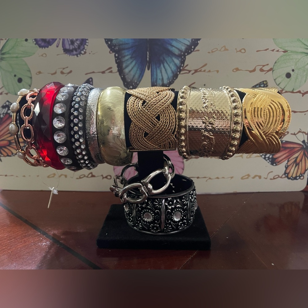 Bracelets with stand